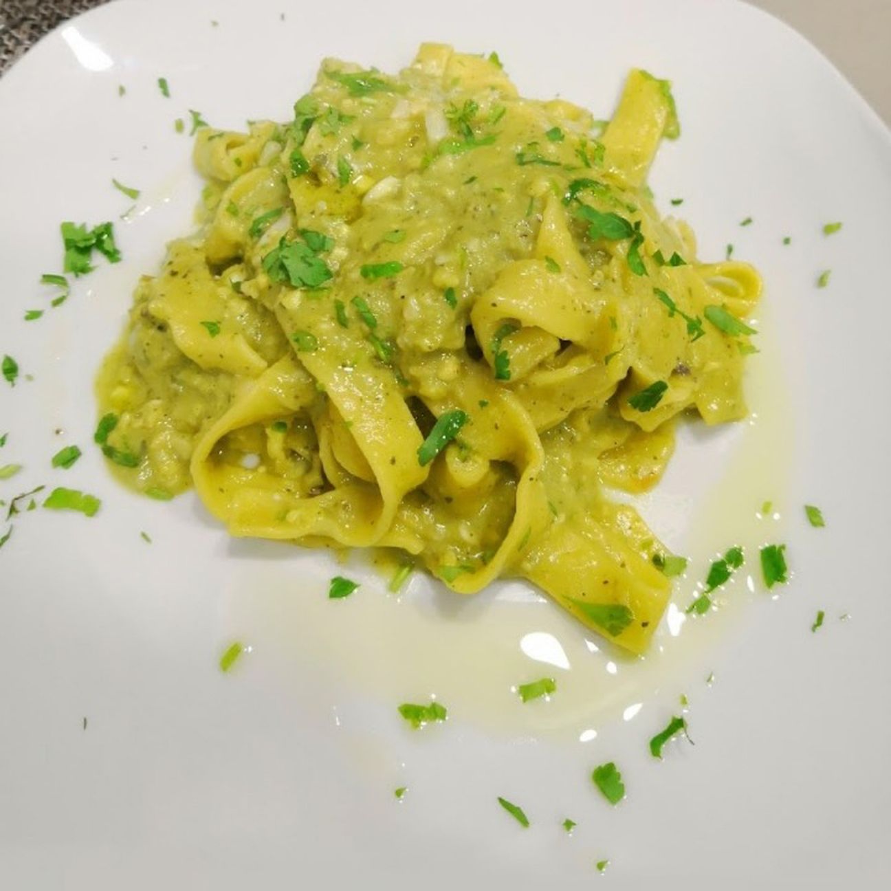 Pasta al pesto di zucchine, mandorle e pistacchio