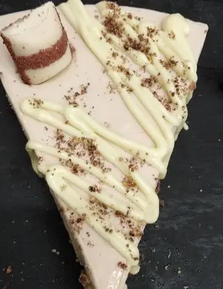 Ricetta Cheesecake al Kinder Bueno bianco di reginadellacucina