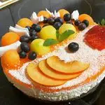 Ricetta Cheesecake al cocco e melone con decorazioni di frutta