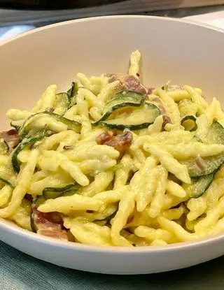 Ricetta Trofie con crema di robiola e zafferano, pancetta e zucchine di taniago74