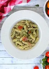 Ricetta Fusilli con pesto di rucola e pomodirini