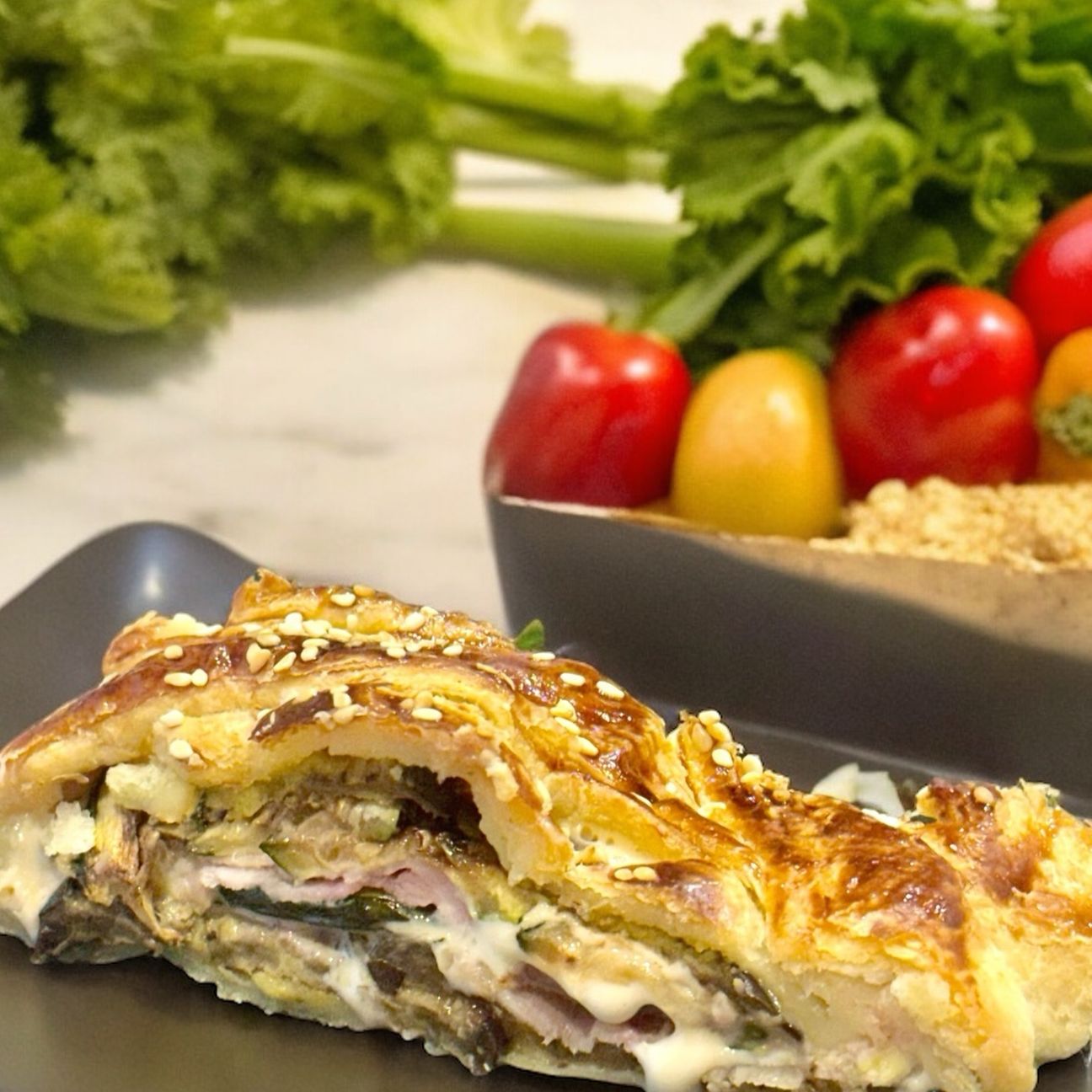 Strudel con hummus e verdure grigliate