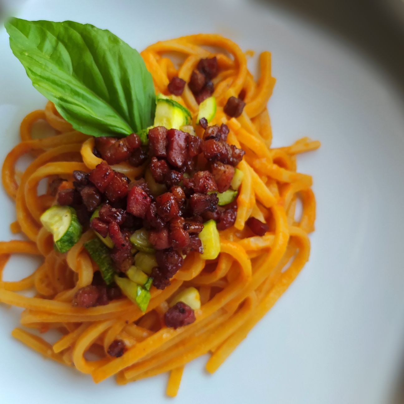 Strangozzi con Crema di Pomodori e Zucchine, Brunoise di Zucchine e Pancettina al Balsamico