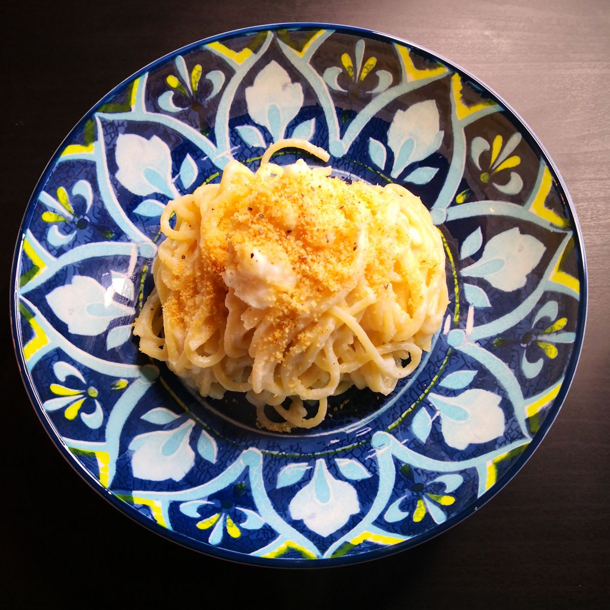 Spaghetti con crema di cavolfiore, pecorino e pangrattato croccante