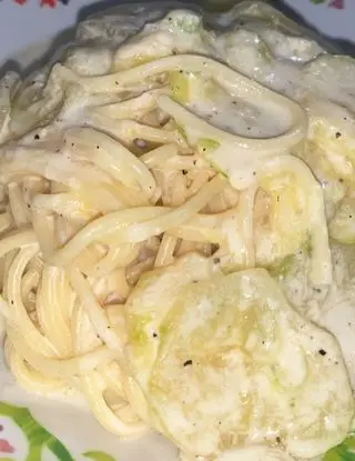 Ricetta Spaghetti con crema al formaggio e zucchine . di Vanessa28_00