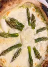 Ricetta Pizza alla crema di asparagi, mozzarella e bufala