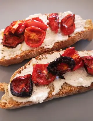 Ricetta Bruschette con feta e pomodori confit di Marco_food