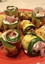 Ricetta Rotolini di zucchine, prosciutto crudo e formaggio spalmabile