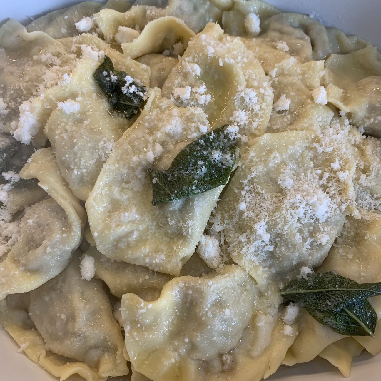 Ravioloni salsiccia e pecorino
