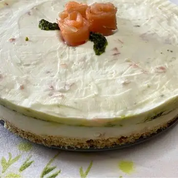 Ricetta Cheesecake salata salmone e pesto di roselda.martucci