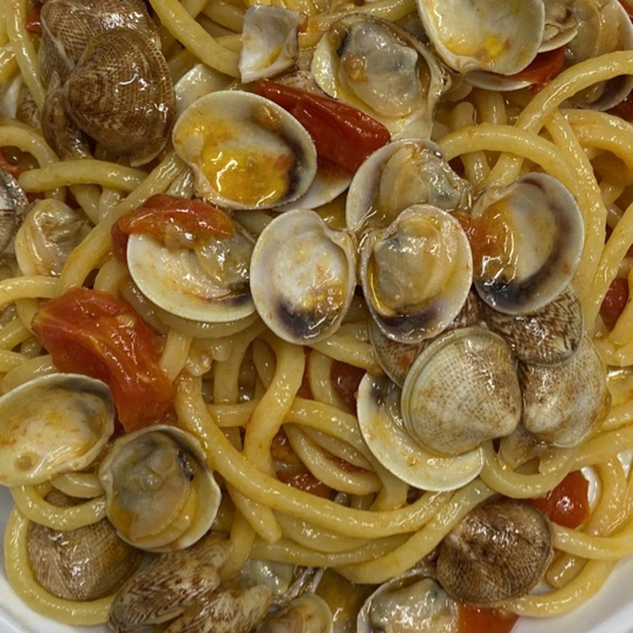 Spaghetti Vongole e Pomodorini Freschi