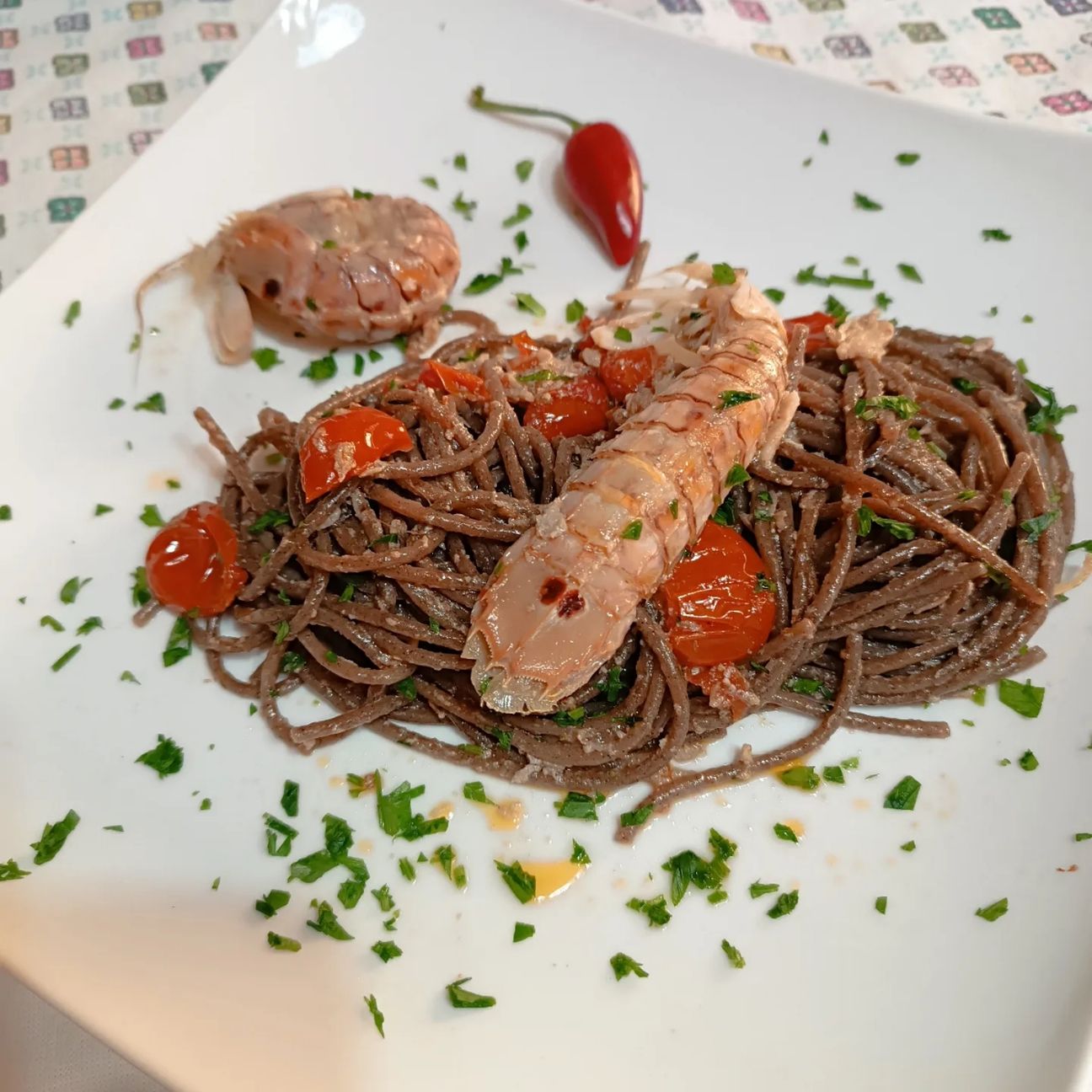 Spaghetti venere con sugo di cicale 😋