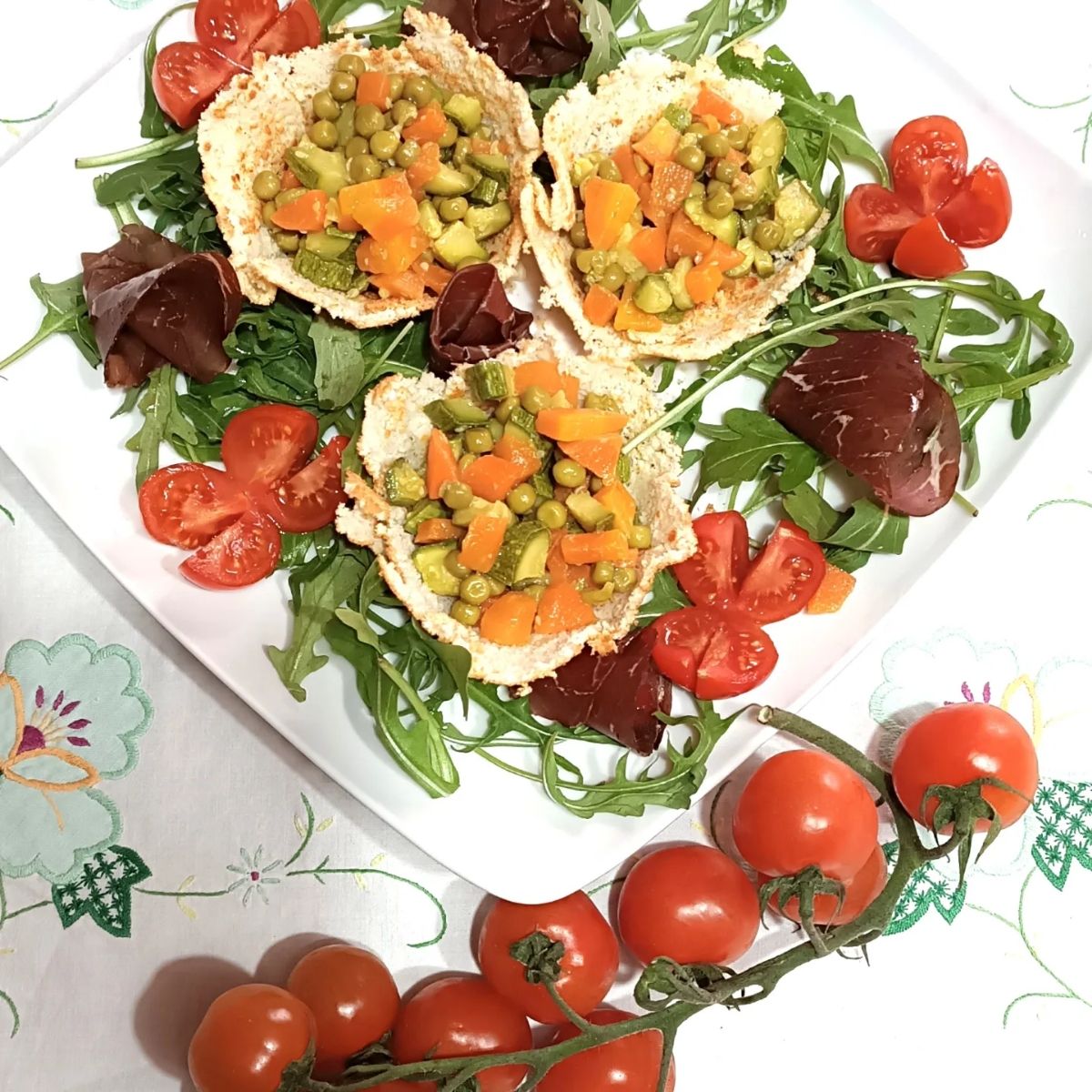 Cestini di parmigiano con verdurine