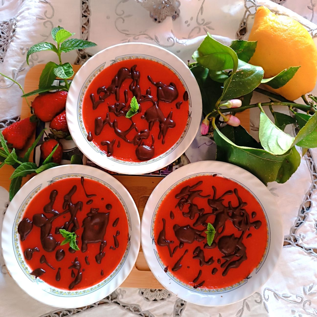 Gelo di fragole con cioccolato fondente
