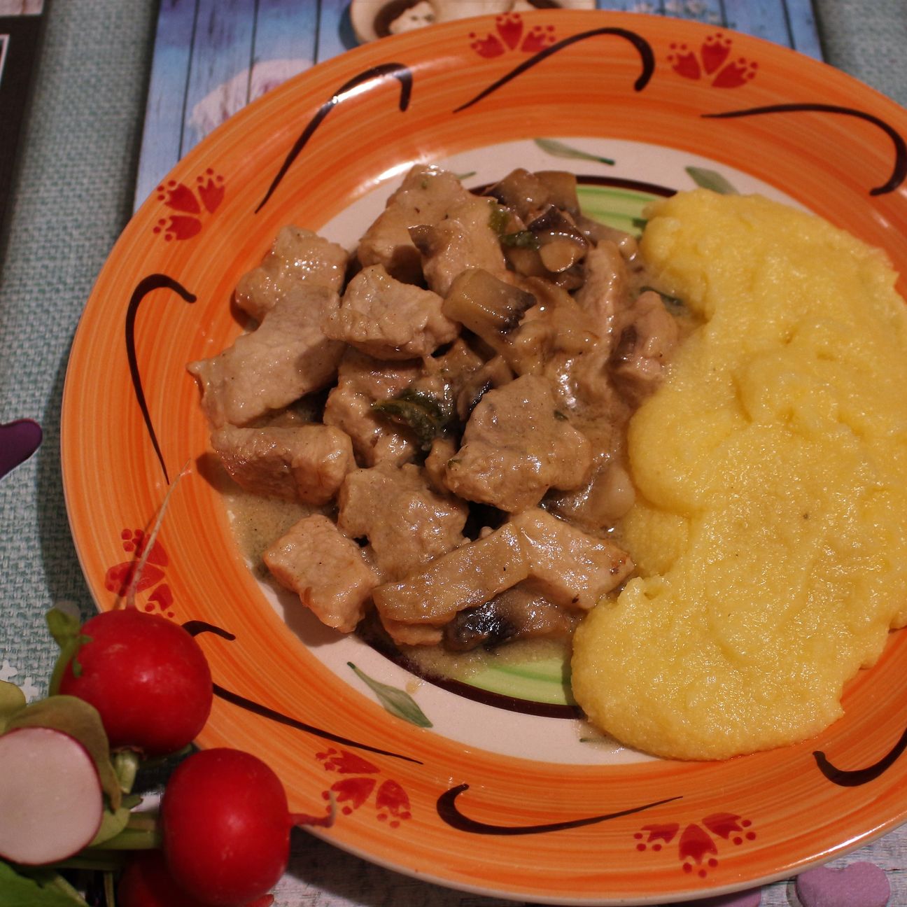 Spezzatino di maiale al latte con la polenta.