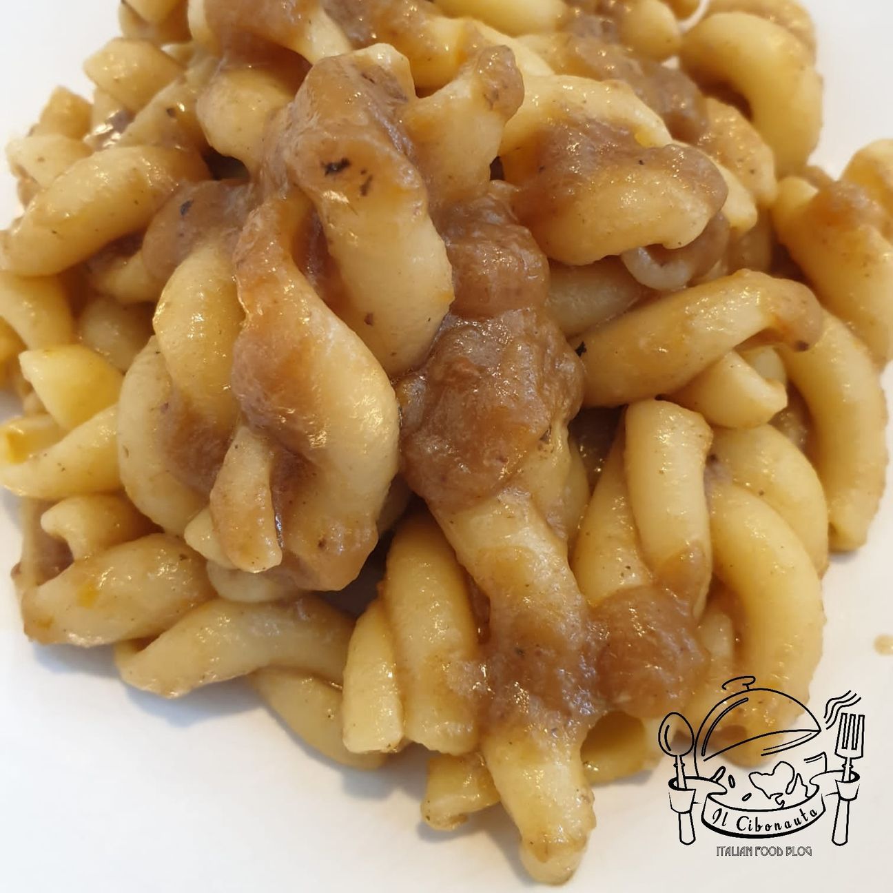 Gran Fusilli Voiello con salsa Genovese