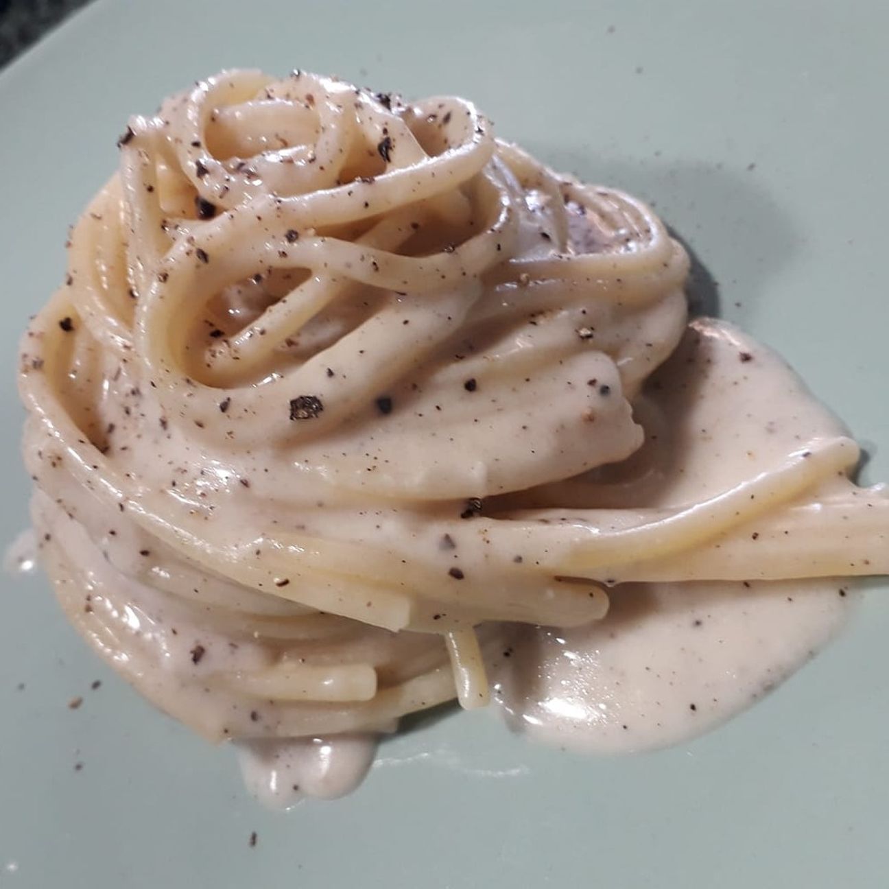 Spaghetti cacio e pepe.