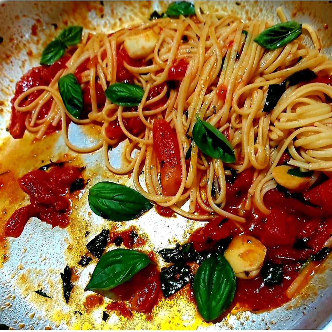 Linguine con pomodorini freschi.