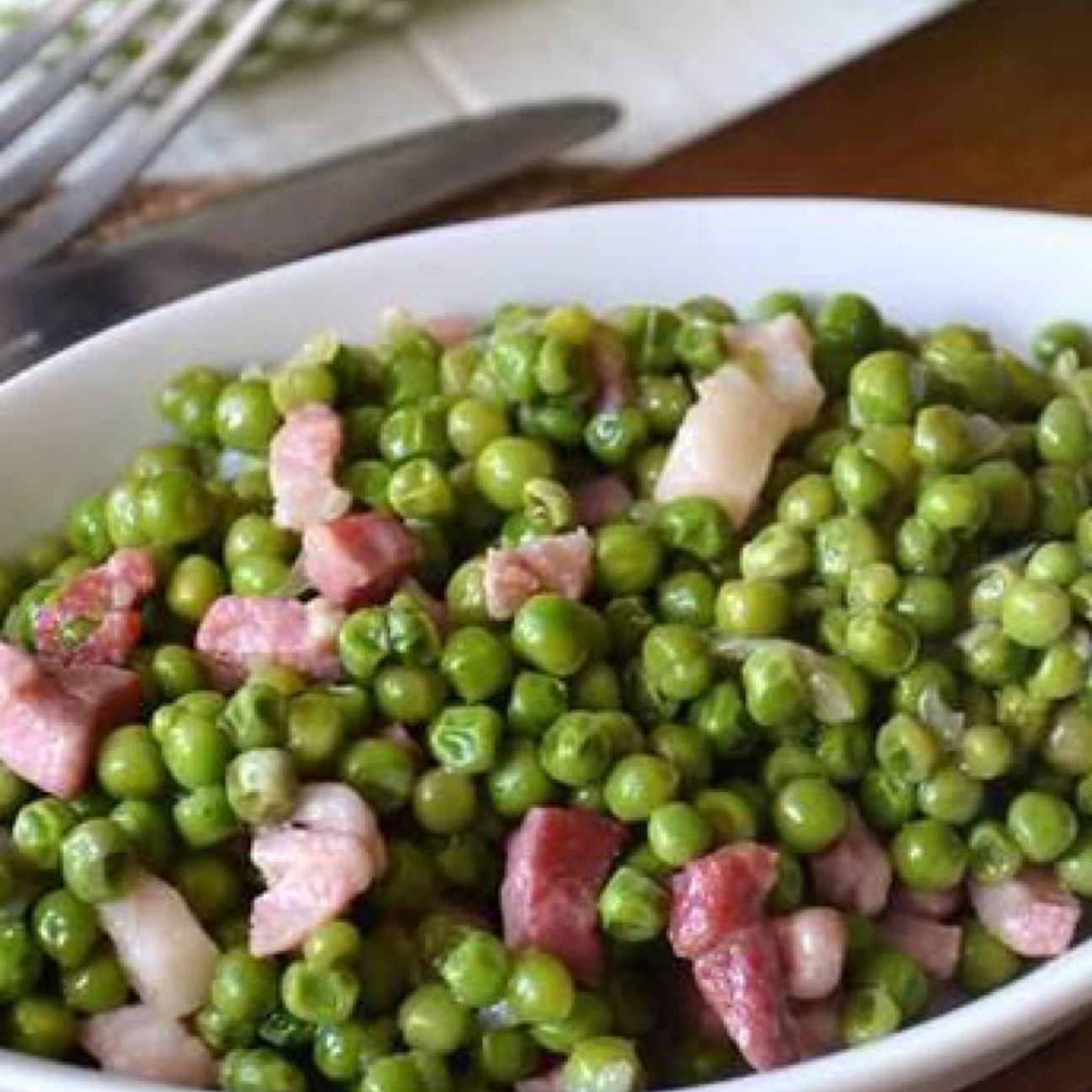 Piselli in padella con prosciutto cotto