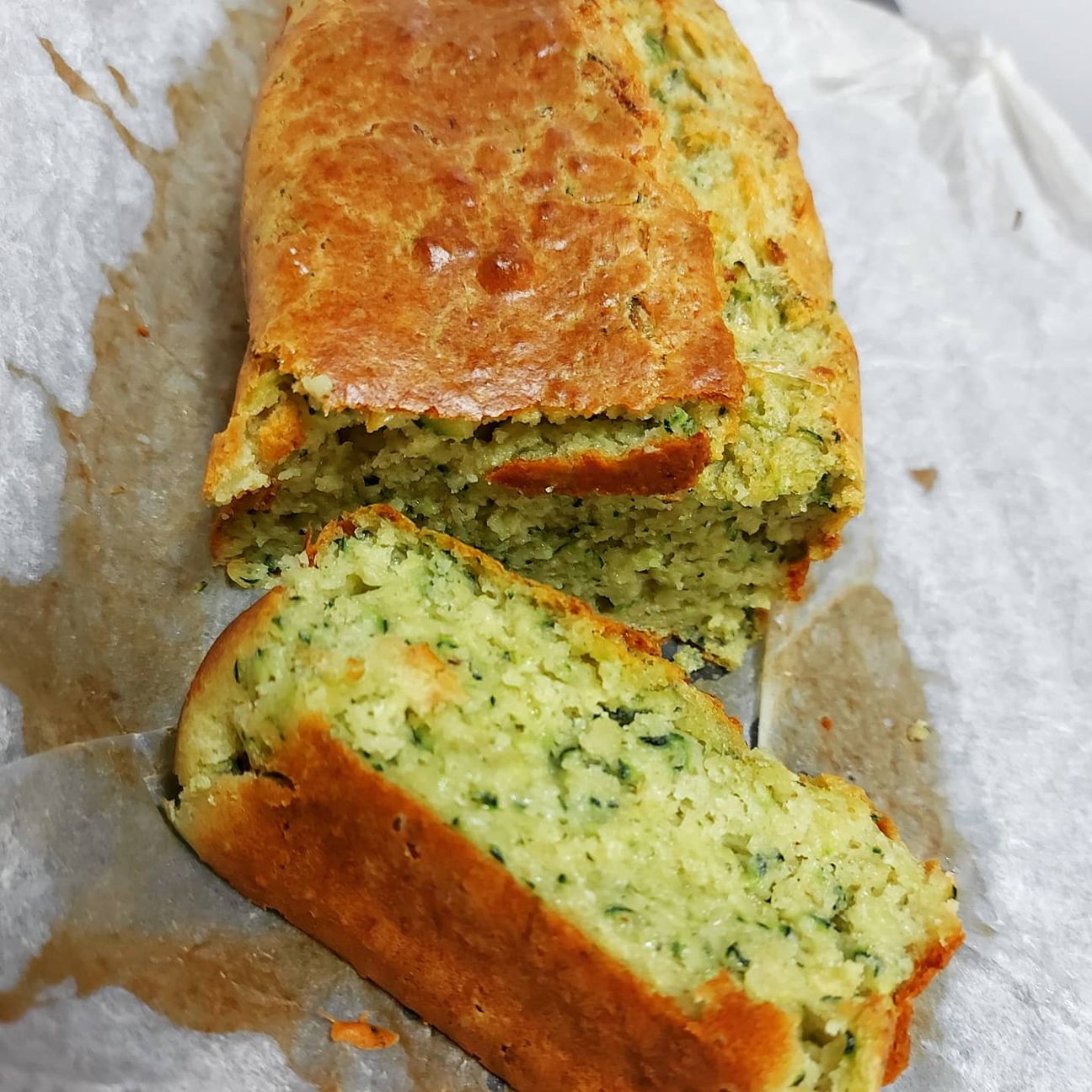Plumcake salato con pesto e zucchine