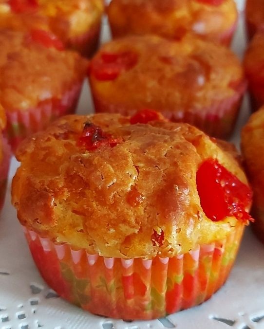 Muffin pizza con prosciutto e mozzarella