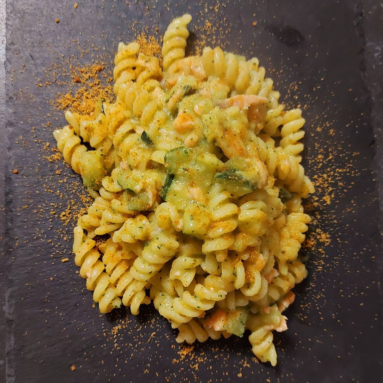 Fusilli zucchine e salmone