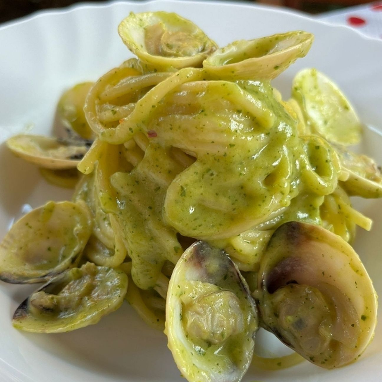 Spaghetti con crema di zucchine e vongole
