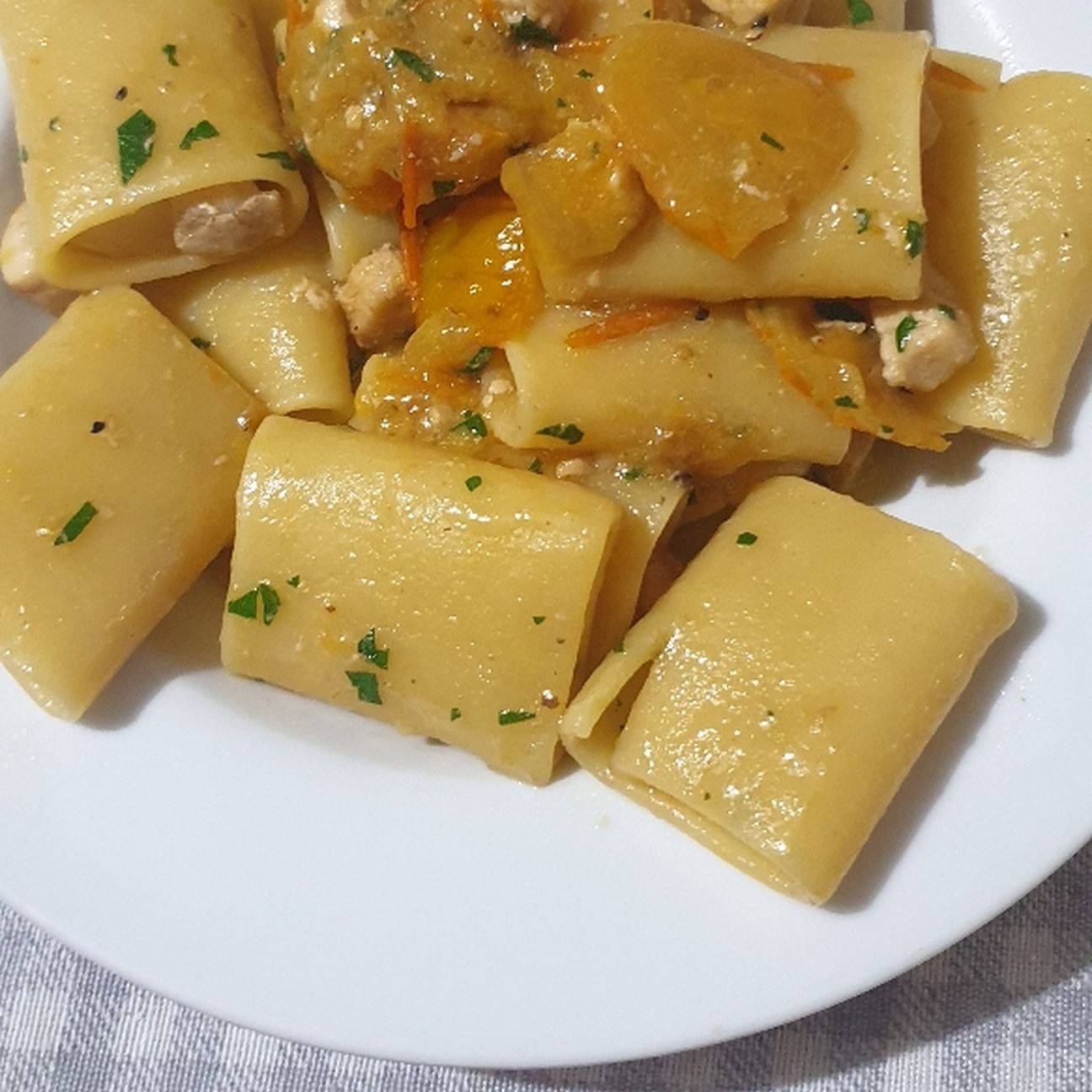 Paccheri con pesce spada e datterini gialli