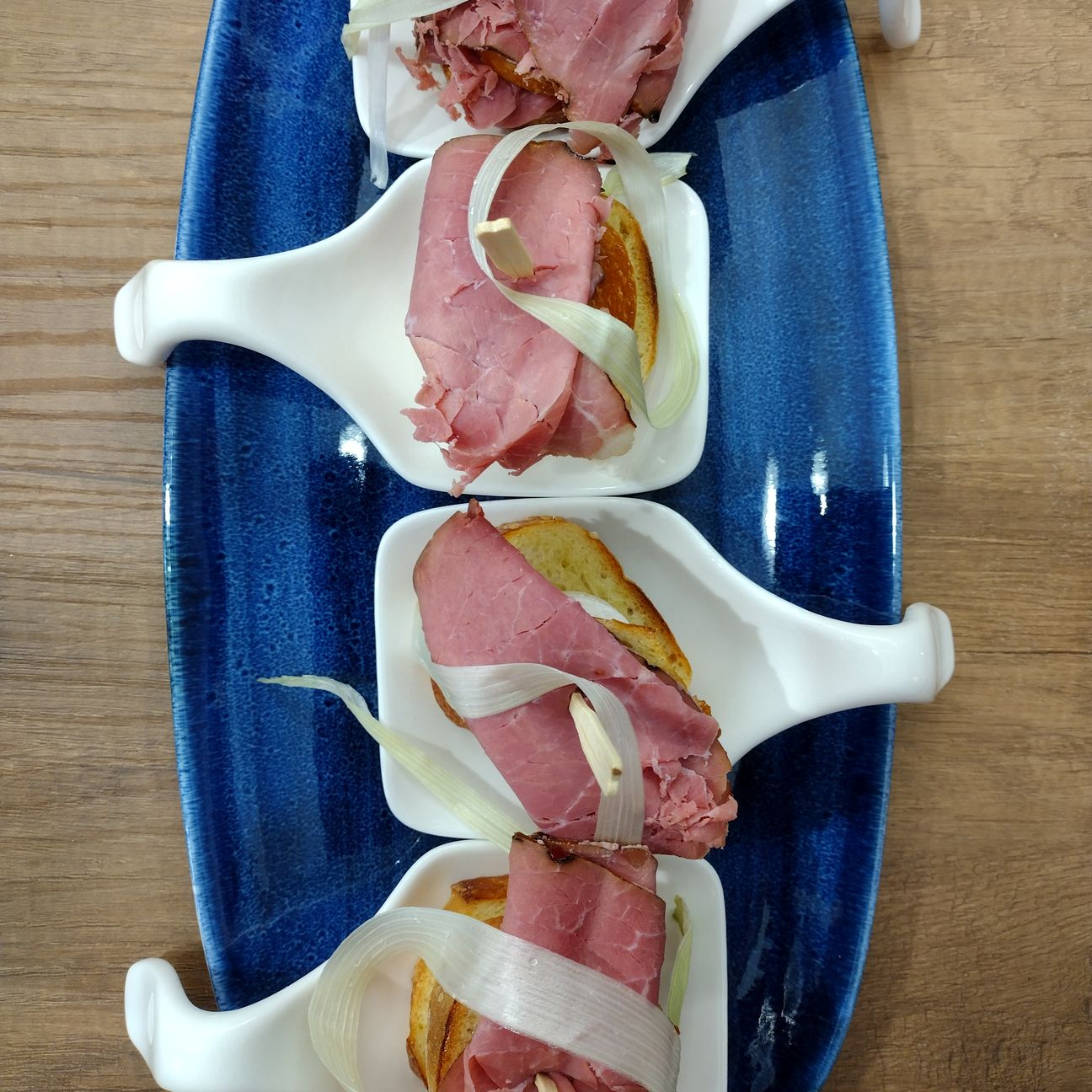 Crostino pastrami e caprino