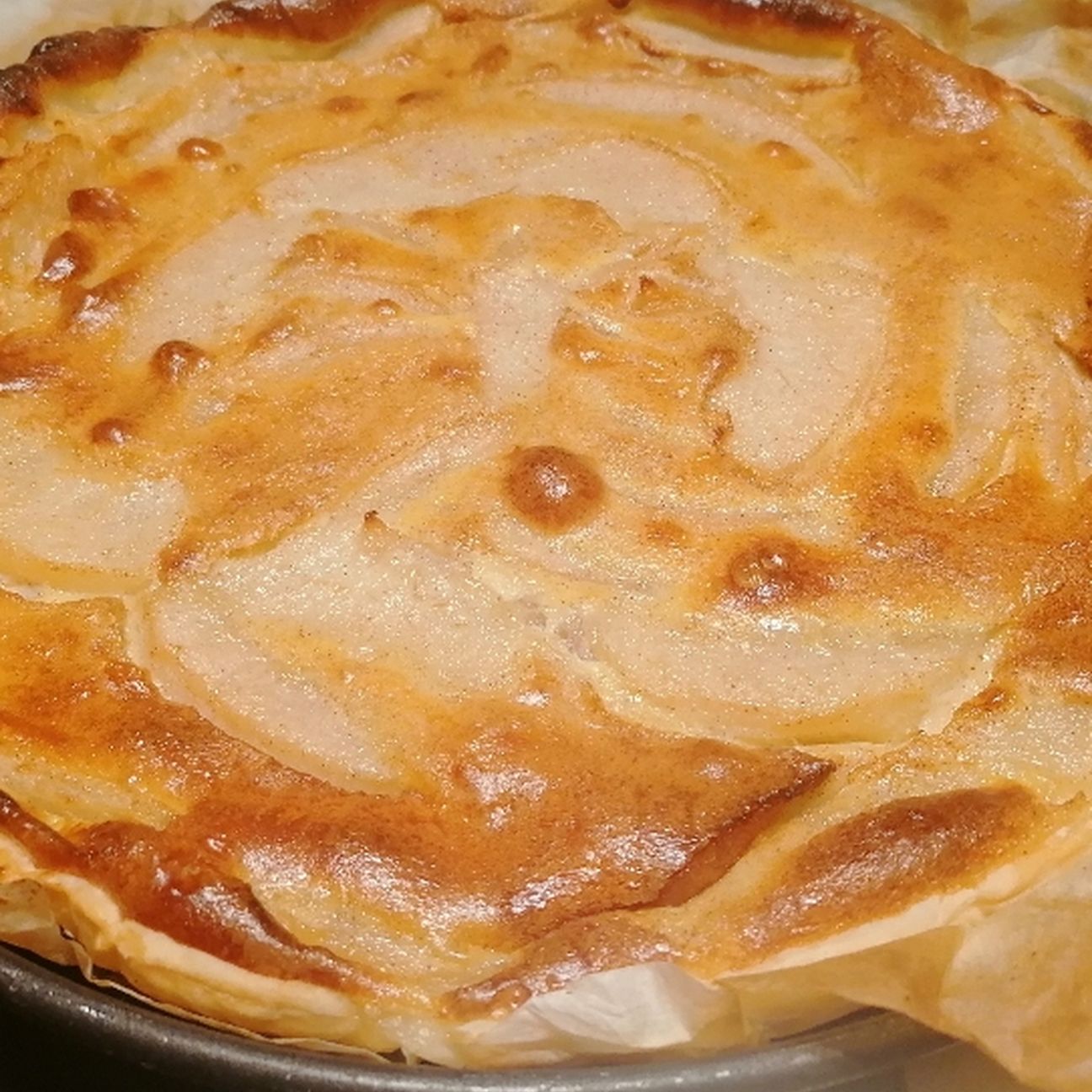 Torta sfoglia alle pere e cannella