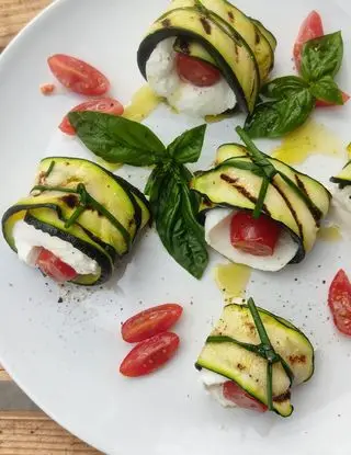 Ricetta Involtini di zucchine mozzarella e pomodorini di vero.cooking.mama