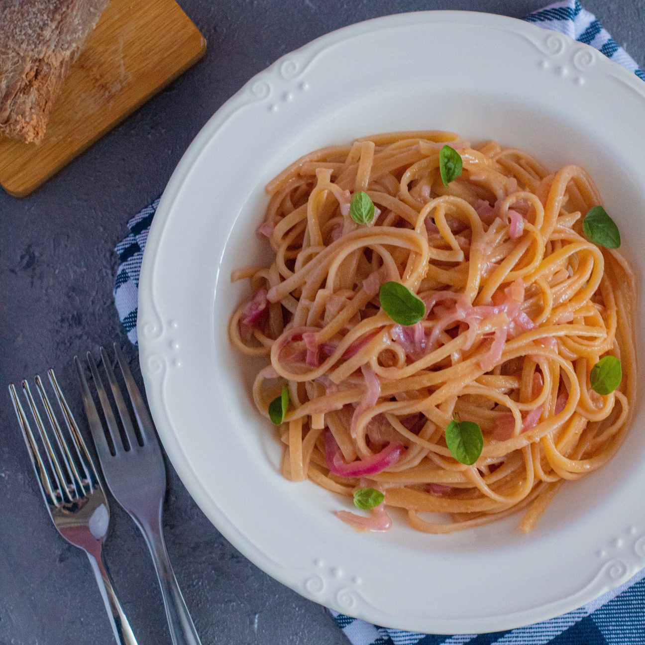 Linguine con Cipolle Rosse in Agrodolce e Bottarga