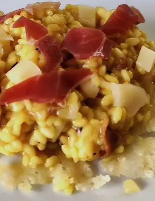 Ricetta Risotto con prosciutto crudo, provola e curry su disco di parmigiano. di ilninotto