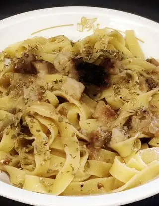 Ricetta Fettuccine con burro, crema di cipolle e briciole di mollica tostate. di ilninotto