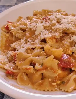 Ricetta Farfalle con pomodorini, pesto di basilico e ricotta salata. di ilninotto
