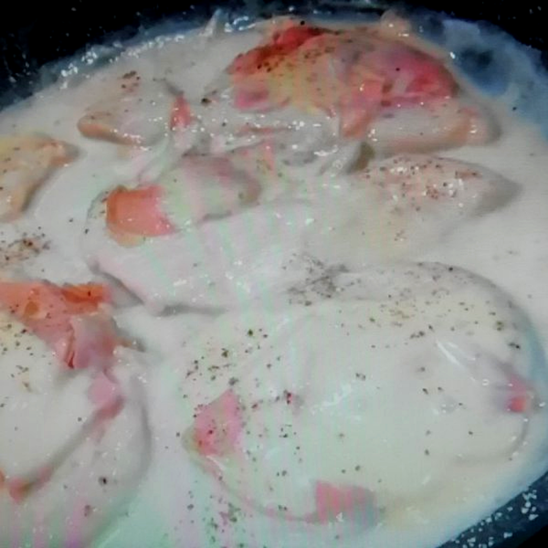 Scaloppine di pollo con prosciutto cotto e sottilette