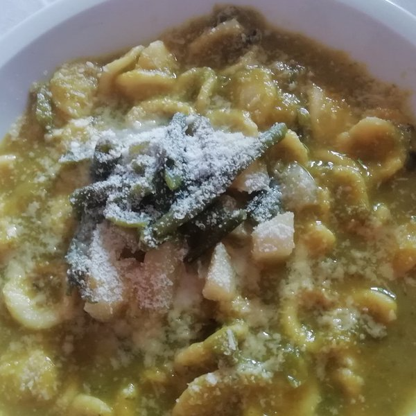 Orecchiette in crema di patate, fagiolini e zafferano