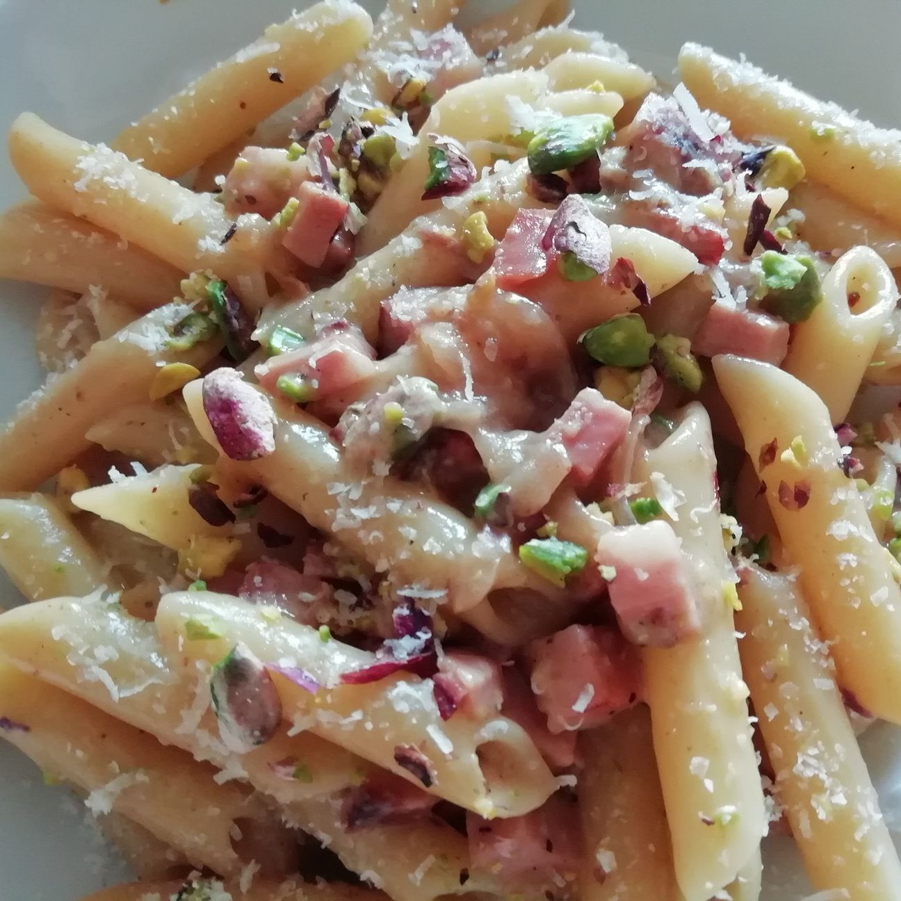 Penne cremose con mortadella e pistacchi
