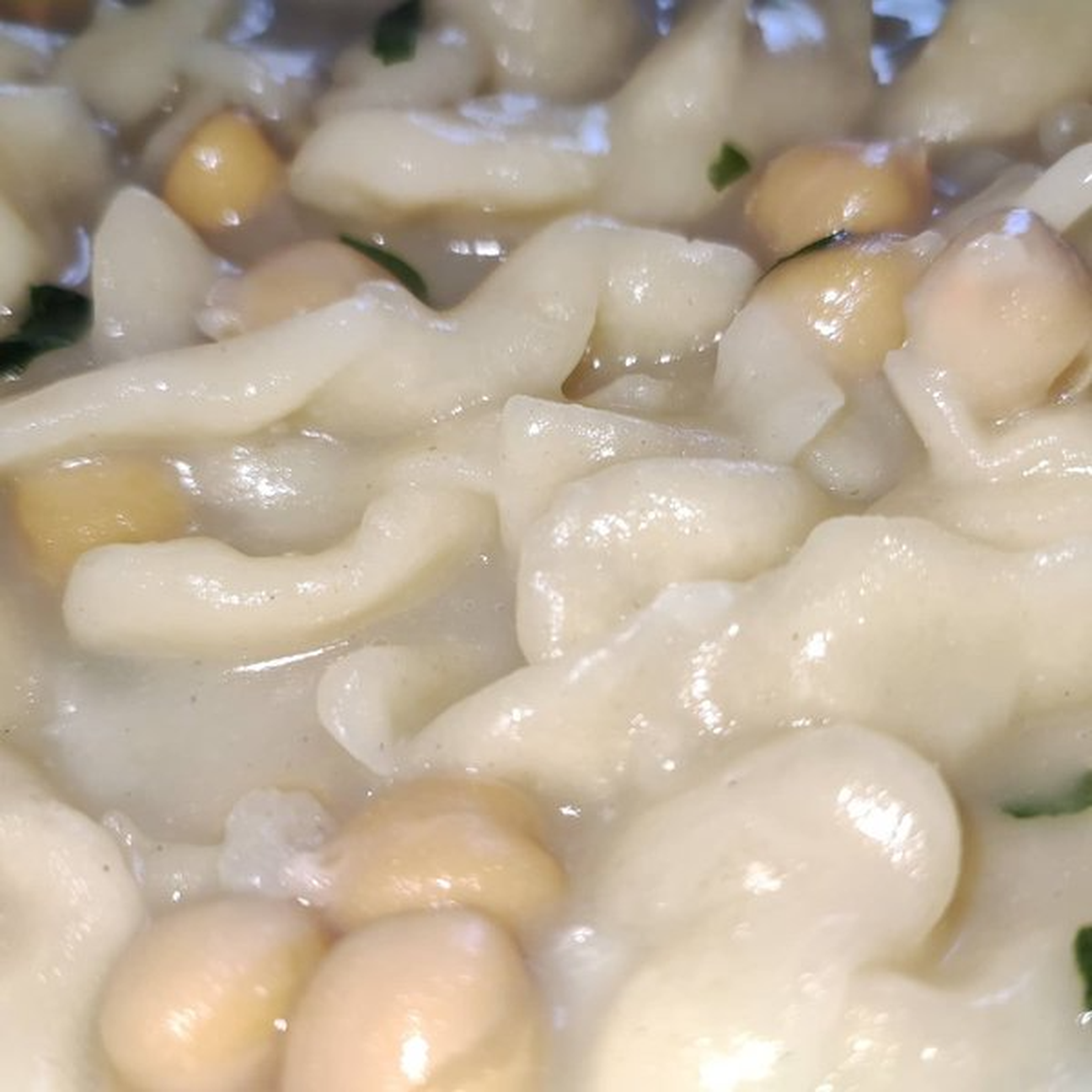 Pettole e ceci (piatto campano)