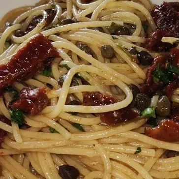 Ricetta Spaghetti con acciughe e pomodori secchi. di ilninotto