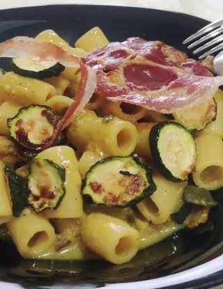 Ricetta Pasta con pancetta, zucchine e zafferano di ilninotto