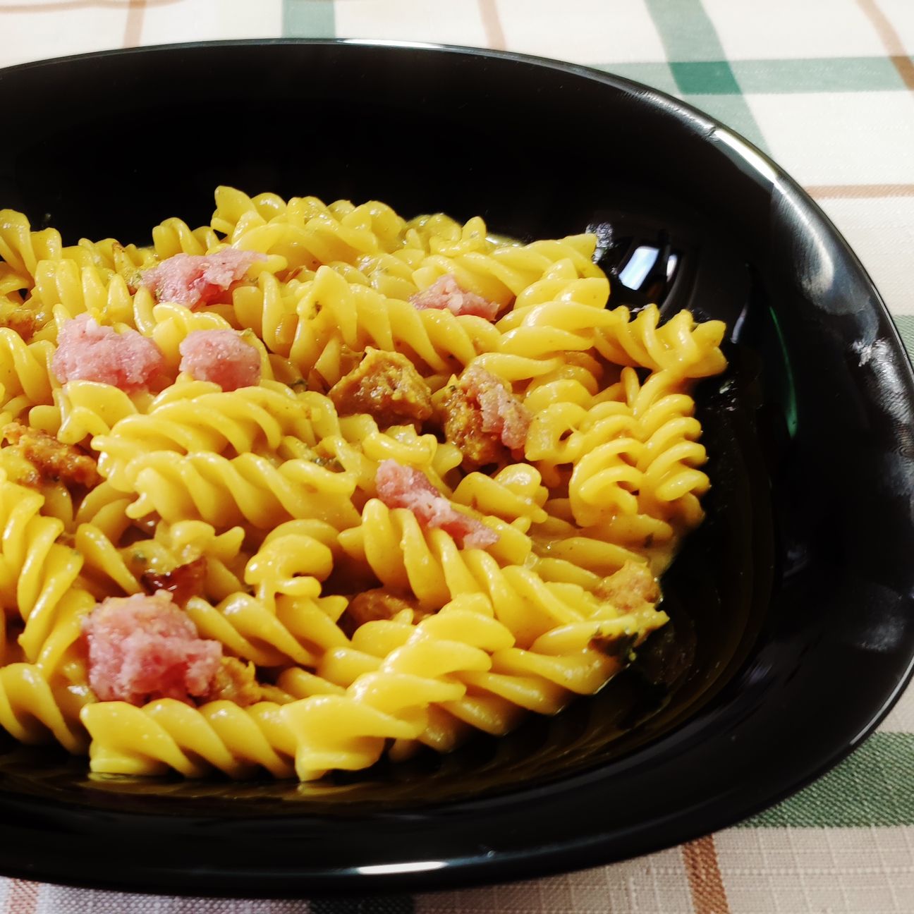 Fusilli con ciauscolo gorgonzola e zafferano