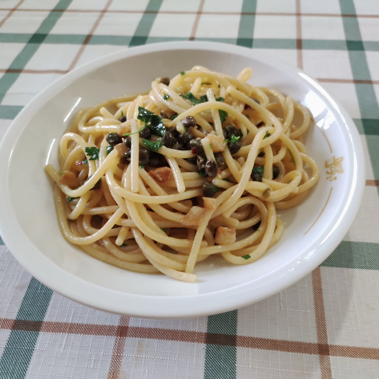 Spaghettoni aglio olio e peperoncino