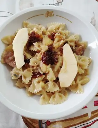 Ricetta Farfalle con gorgonzola, mele e cipolle caramellate di ilninotto