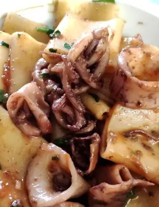 Ricetta Paccheri con ciuffi ed anelli di seppie. di ilninotto