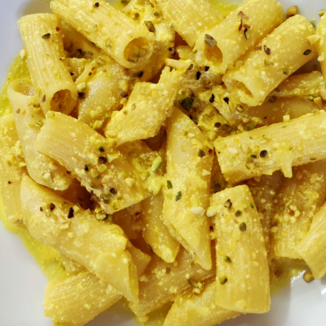 Pasta ricotta zafferano e pistacchi