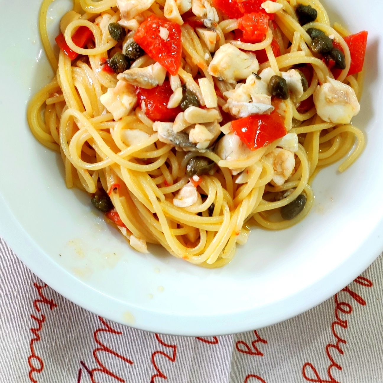 Spaghetti con Orata all'aglio, olio e peperoncino.