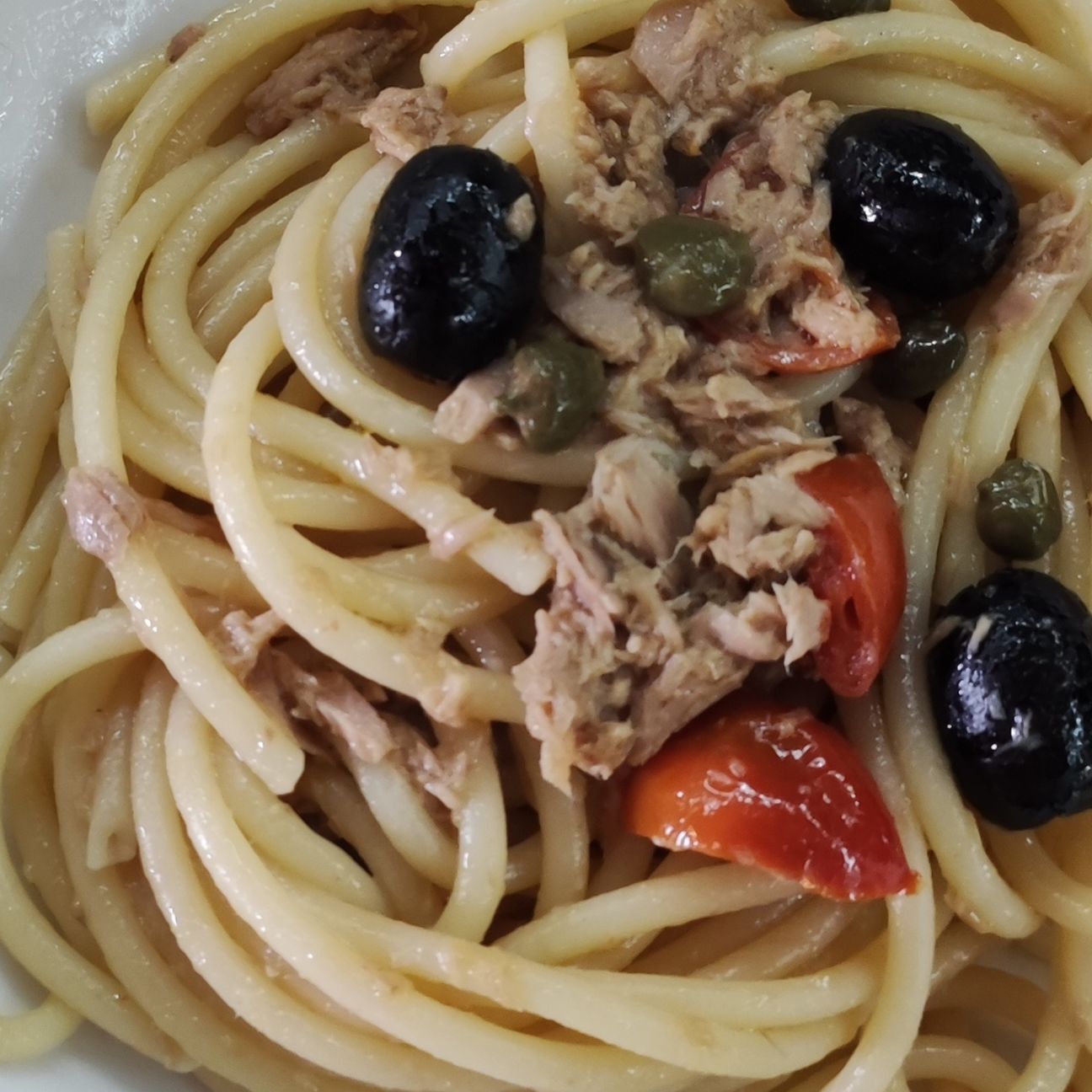 Bucatini al tonno