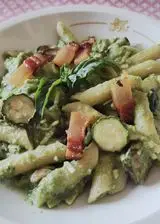 Ricetta Penne con guanciale e  pesto di zucchine.
