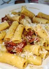 Ricetta Rigatoni con pomodori secchi e gorgonzola.